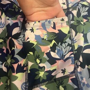 Vera Bradley Rosa camo leggings